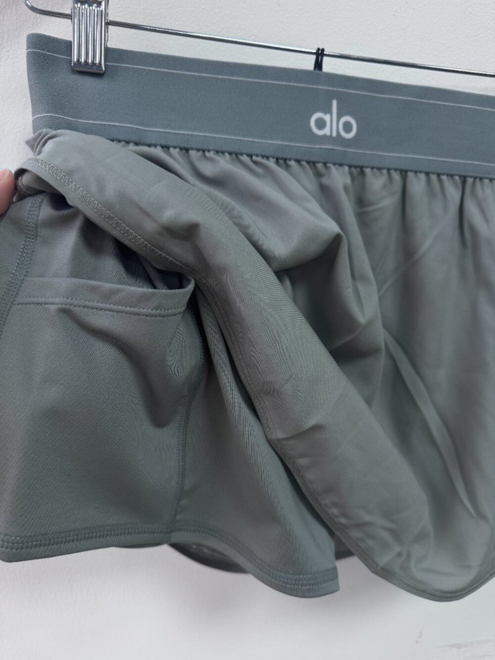 Alo Yoga Match Point Tennis Skirt Grey NWT 🤍 Sporty Skort Tennis Pickleball - Picture 8 of 9